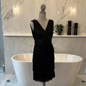Black Sheath Dress with V-Neck Sleeveless Design for Cocktail Occasion